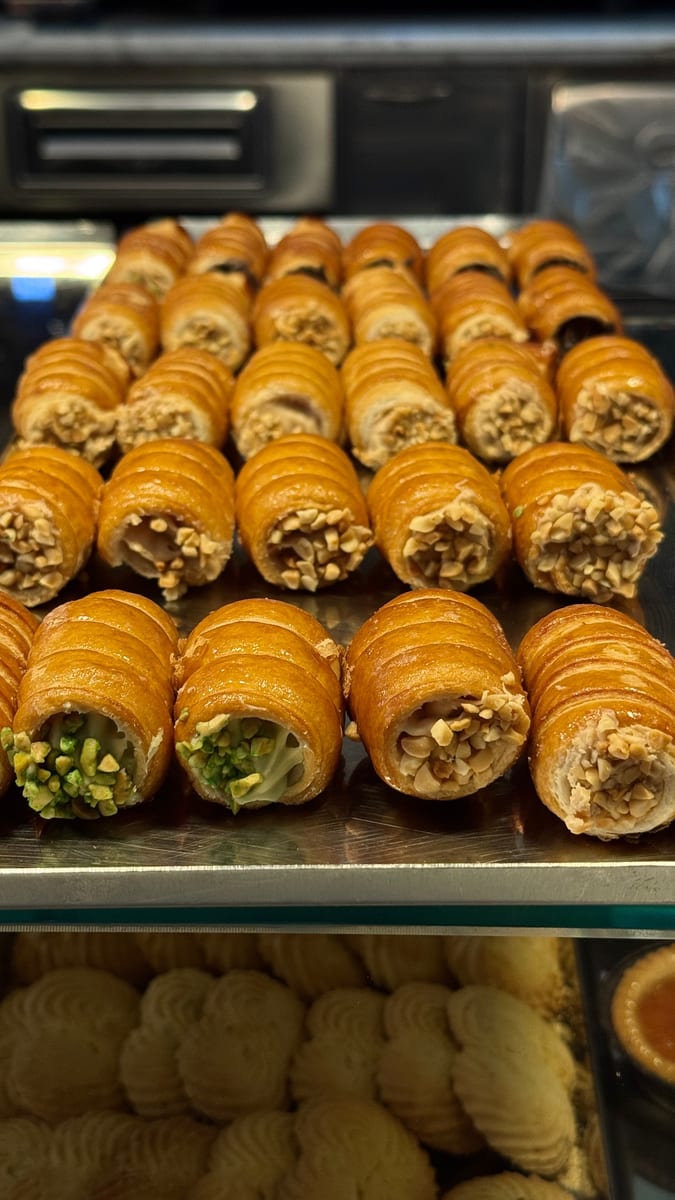Cannoncini alla vetrina del Caffé Vintage