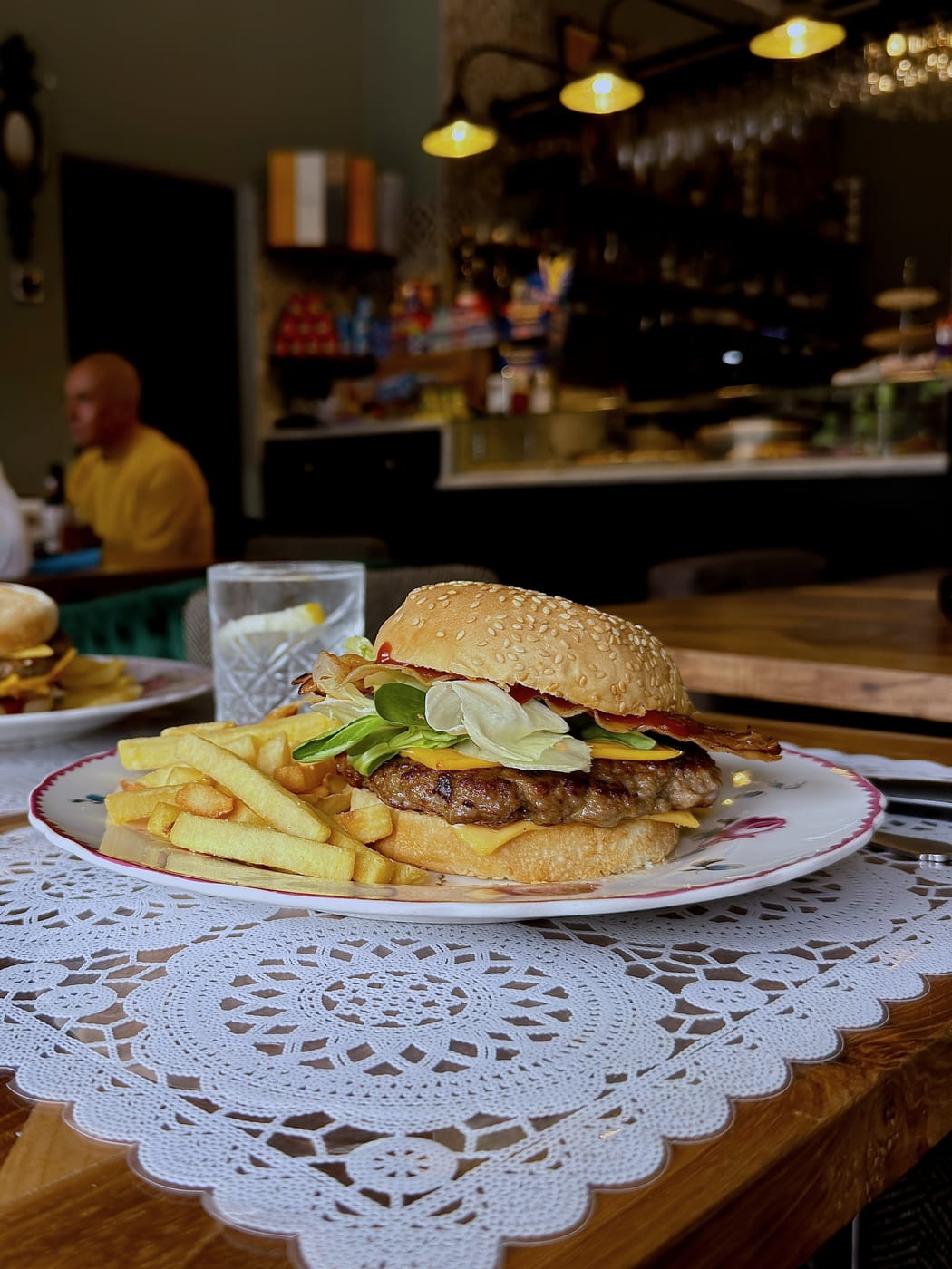 Hamburger della casa — piatto del mercoledì